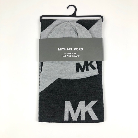 Michael Kors Men’s Reversible Beanie & Scarf Set - Picture 2 of 6